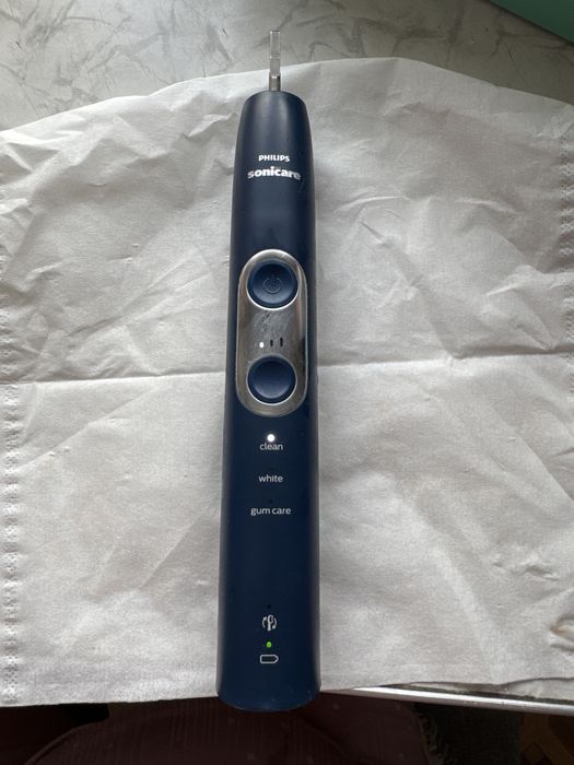 Зубна щітка Philips sonicare 6100 на ремонт або запчастини