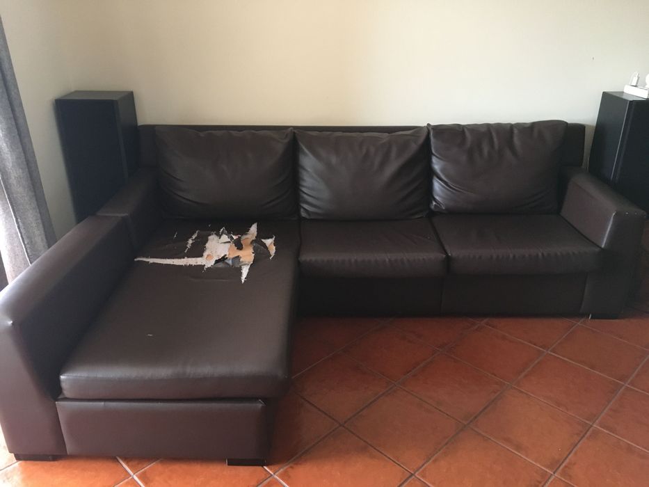 Sofá em napa castanha