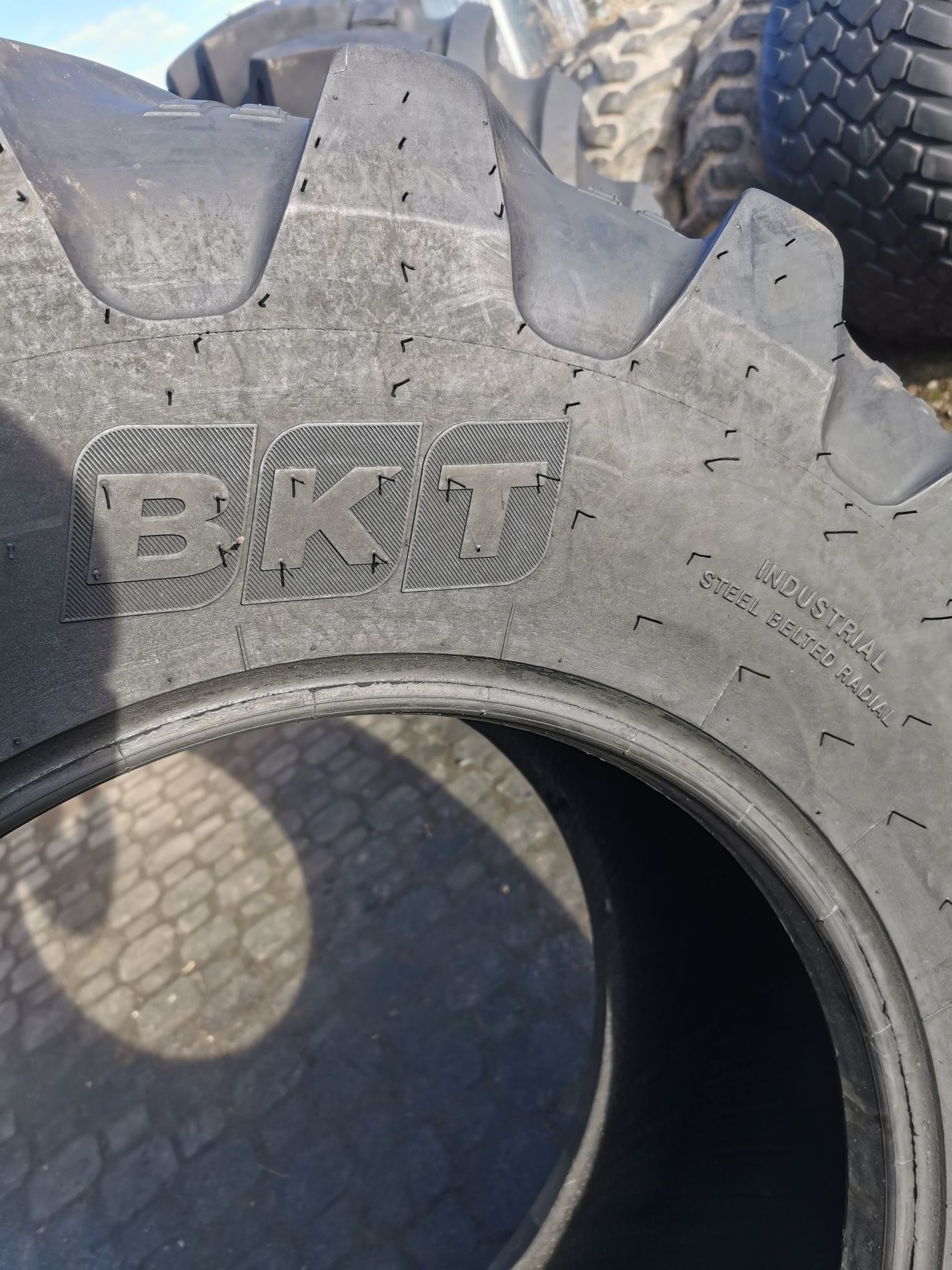 Opona 460/70R24 ( 17.5R24 ) BKT Multi Max MP522