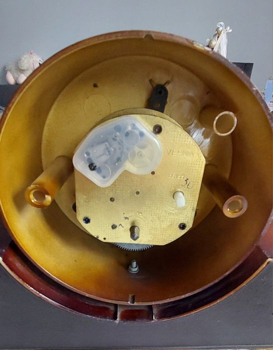 Piękny zegar kominkowy firmy Vesna