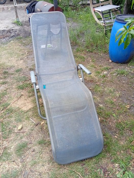 2 metalowe leżaki