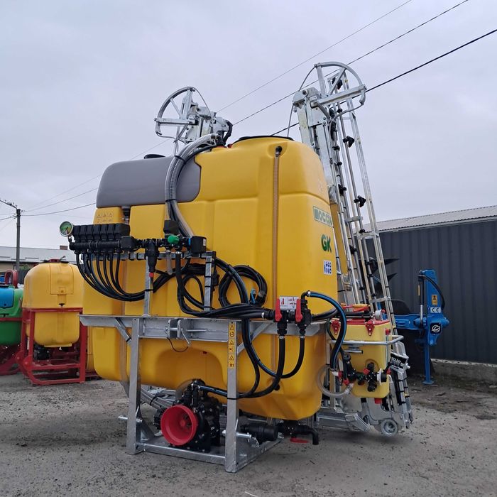 Opryskiwacz zawieszany hydrauliczny polowy Moccia 1000L 16m Włochy