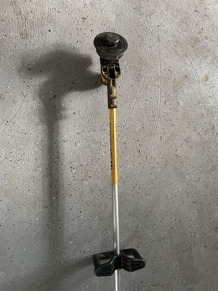 Dewalt podkaszarka dcm 561