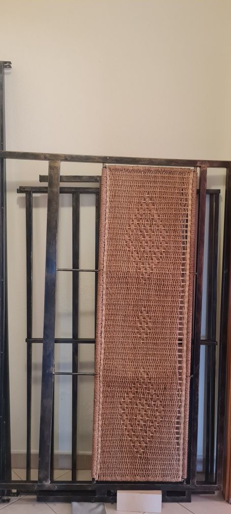 Conjunto cama ferro e 2 mesas de cabeceira