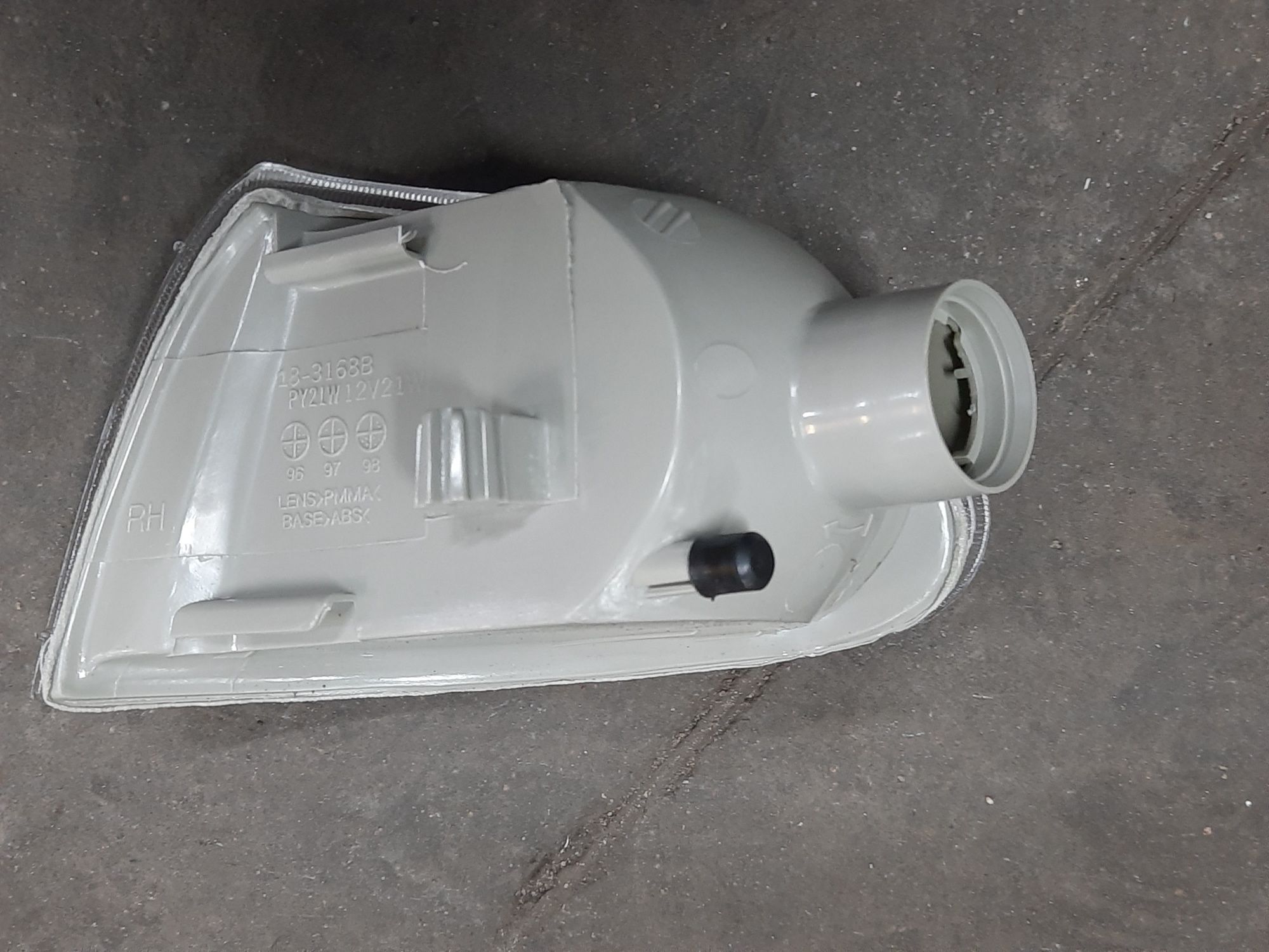 Lampa kierunkowskazu przednia prawa - Opel Astra F (3 szt)