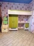 Двох ярусна кровать із столом