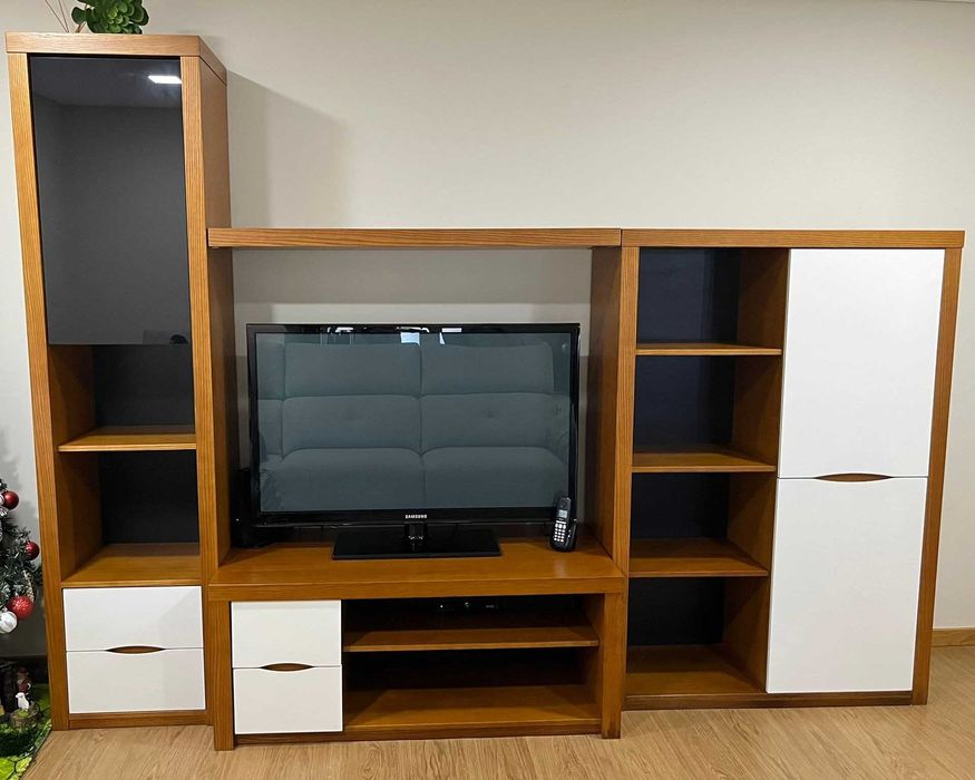 Vendo Móvel de TV Cerejeira