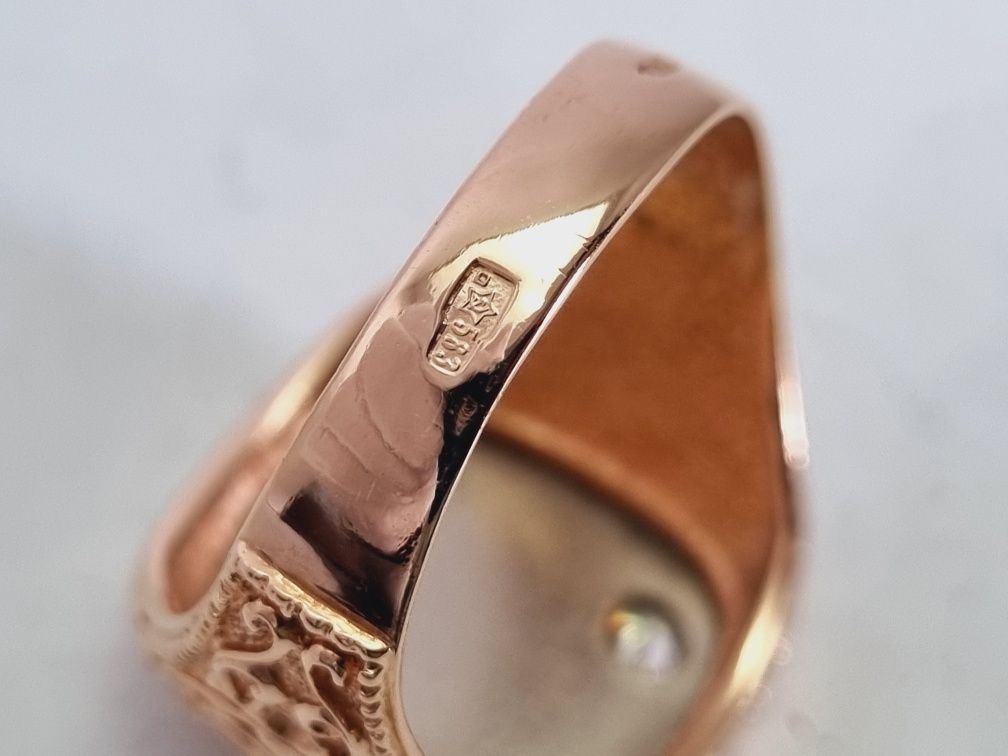 Золотая печатка перстень с бриллиантом ссср