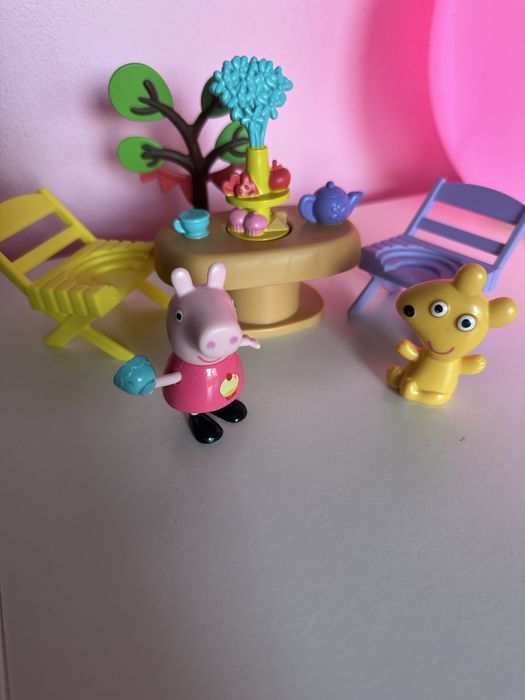Zestaw figurek świnaka Peppa „na herbacie”