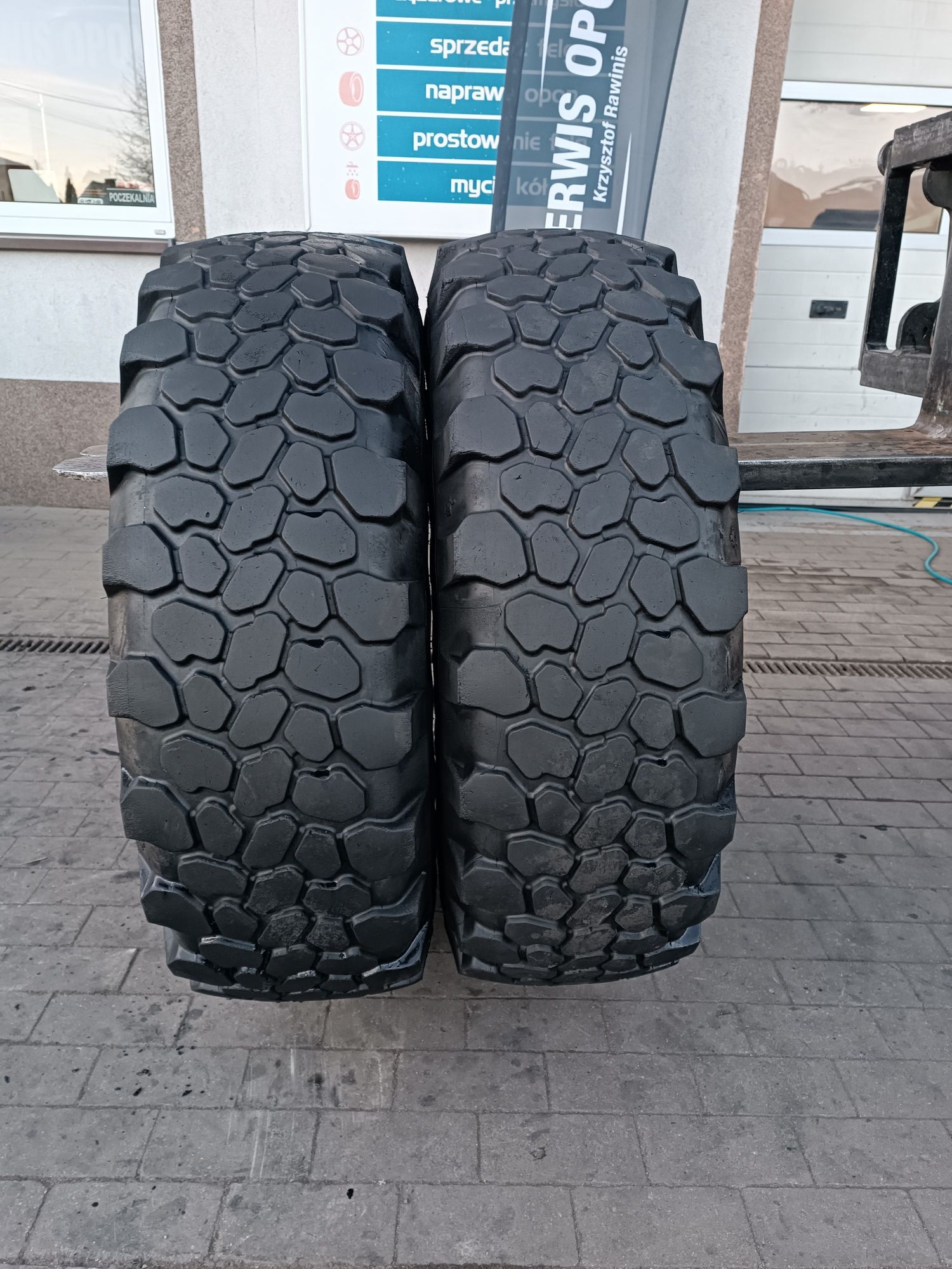 335/80R20 Continental MPT 81