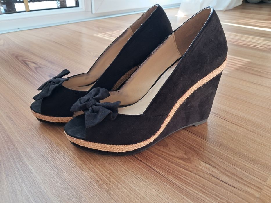 Buty na koturnie 37