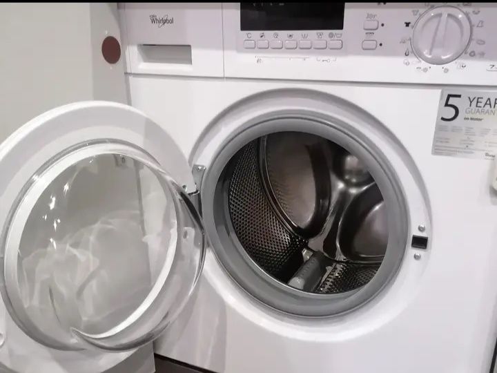 Máquina Whirlpool Avariada