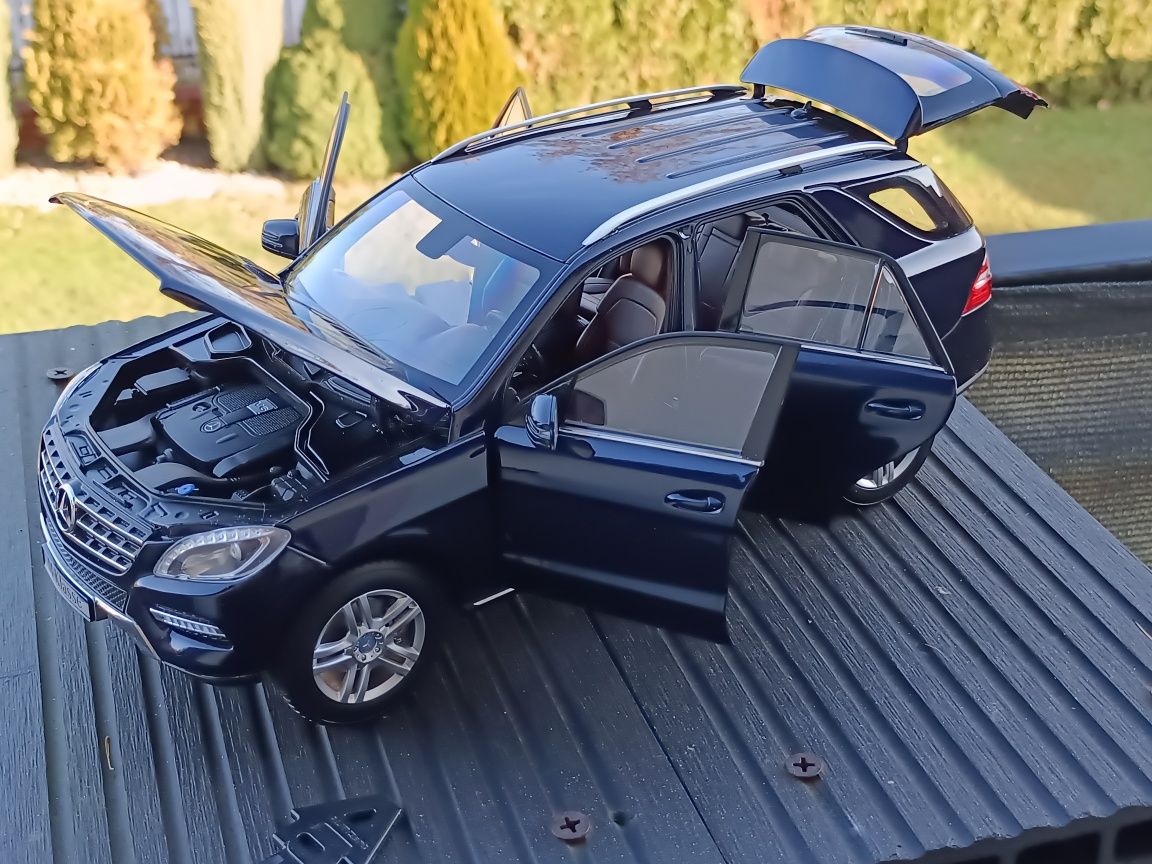 Mercedes ML Minichamps 1:18