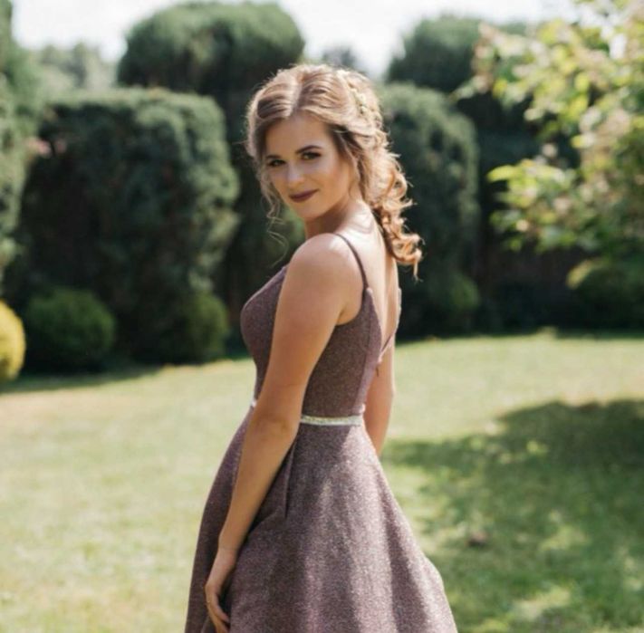 випускне плаття вишневого кольору