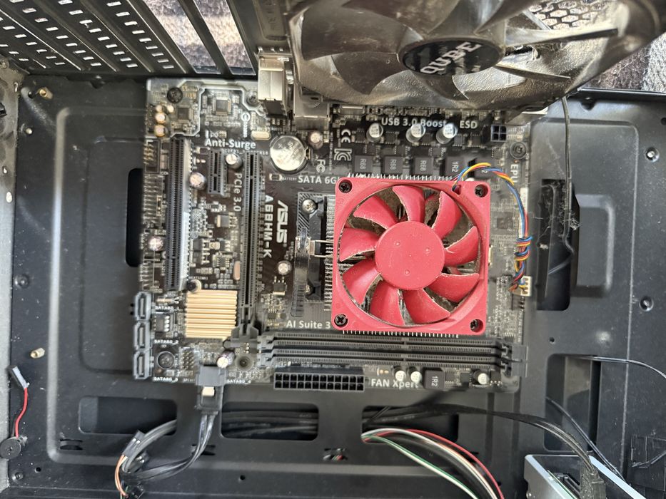 Материнська плата Asus