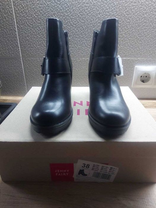 Продам черные ботинки Jenny Fairy