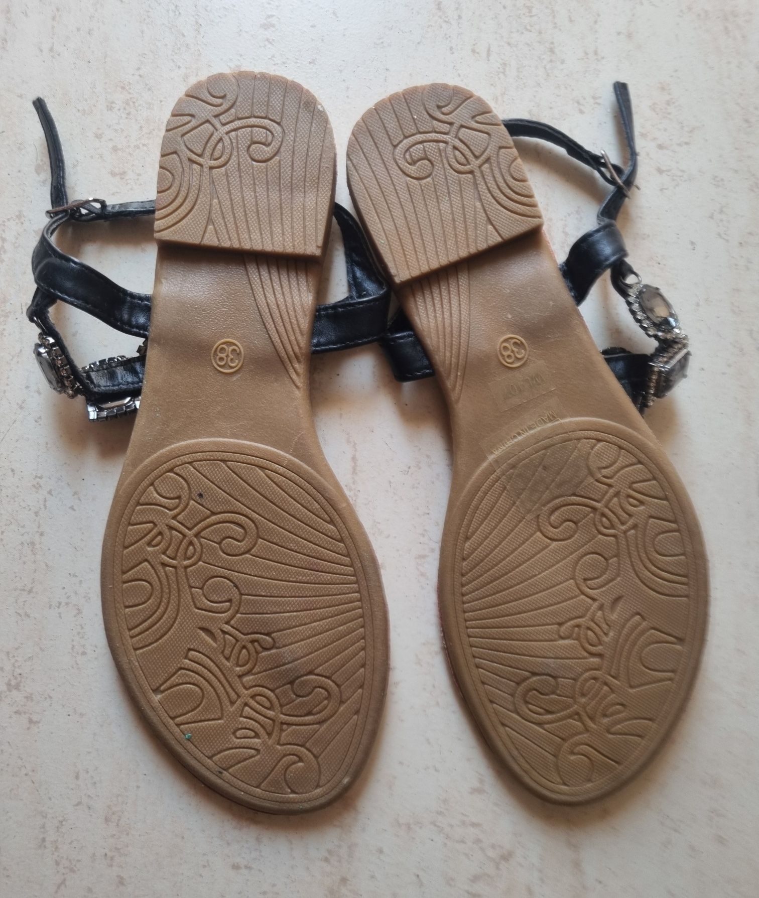 Sandálias Pretas com tira Diamantes