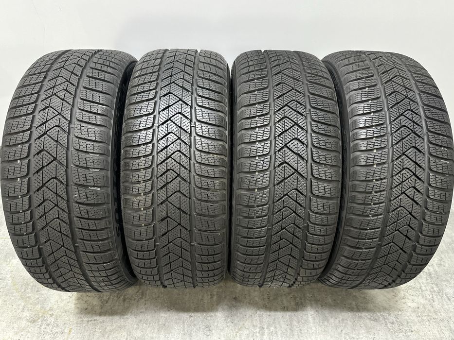 Зимові шини Pirelli Sottozero3 235/45 R18 94V