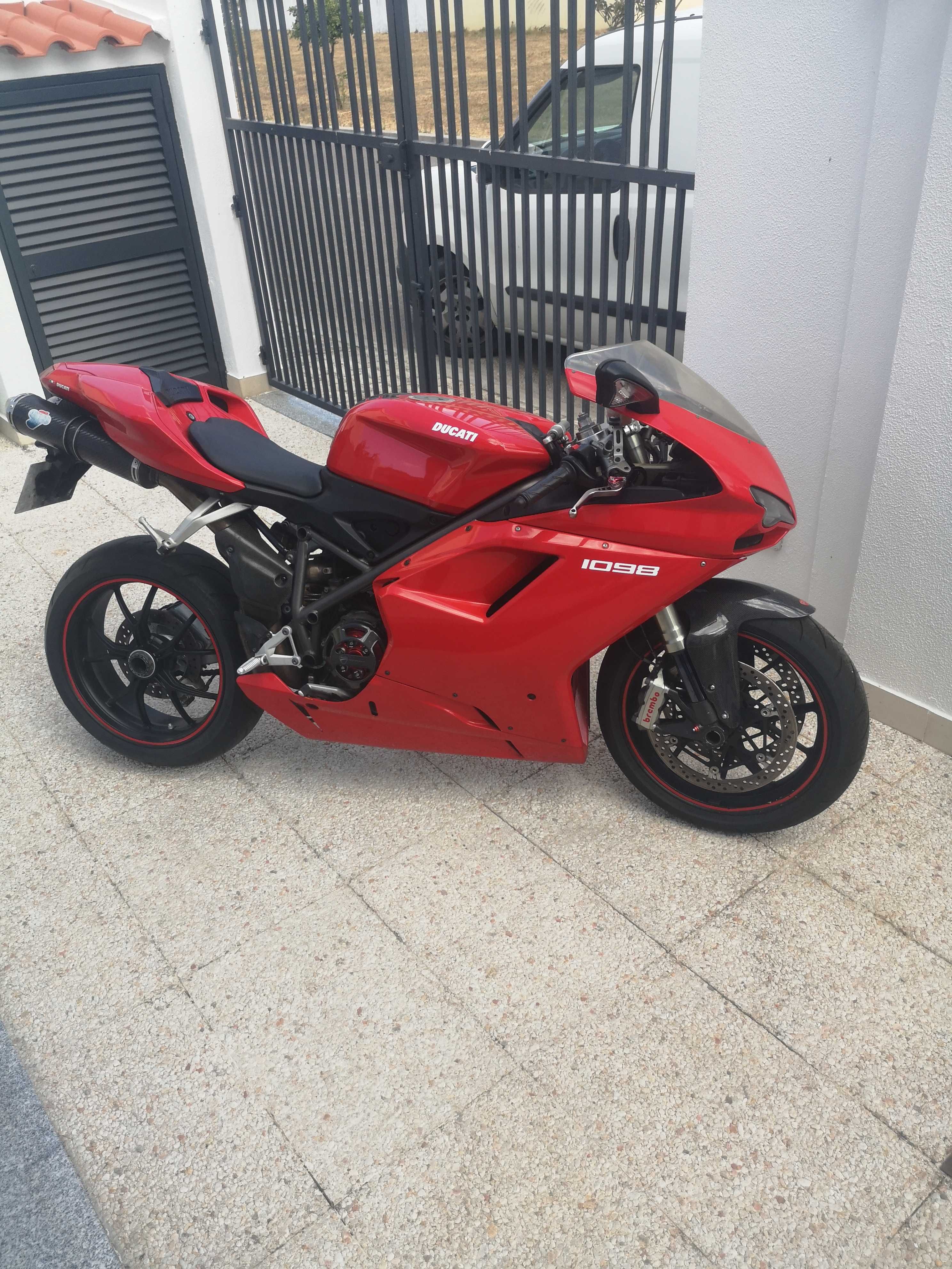 Ducati 1098 com extras