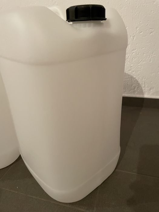 Pojemniki, baniaki, karnisty 25 l