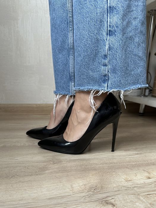 Туфлі лодочки лакові 37 розмір