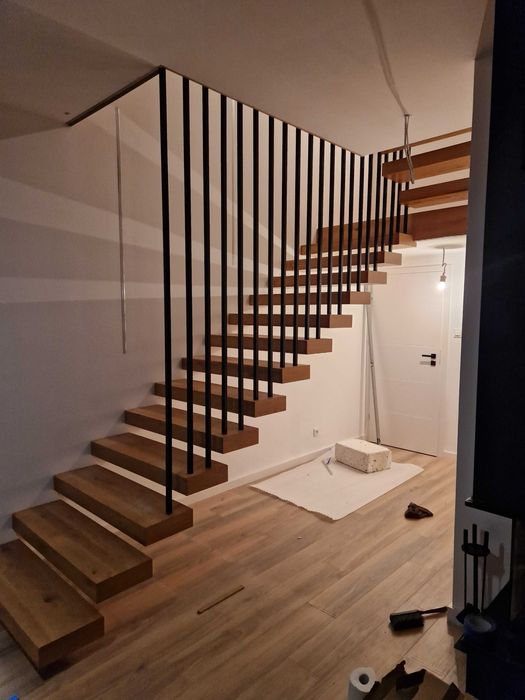 Nowoczesne schody półkowe, wspornikowe nowoczesny design
