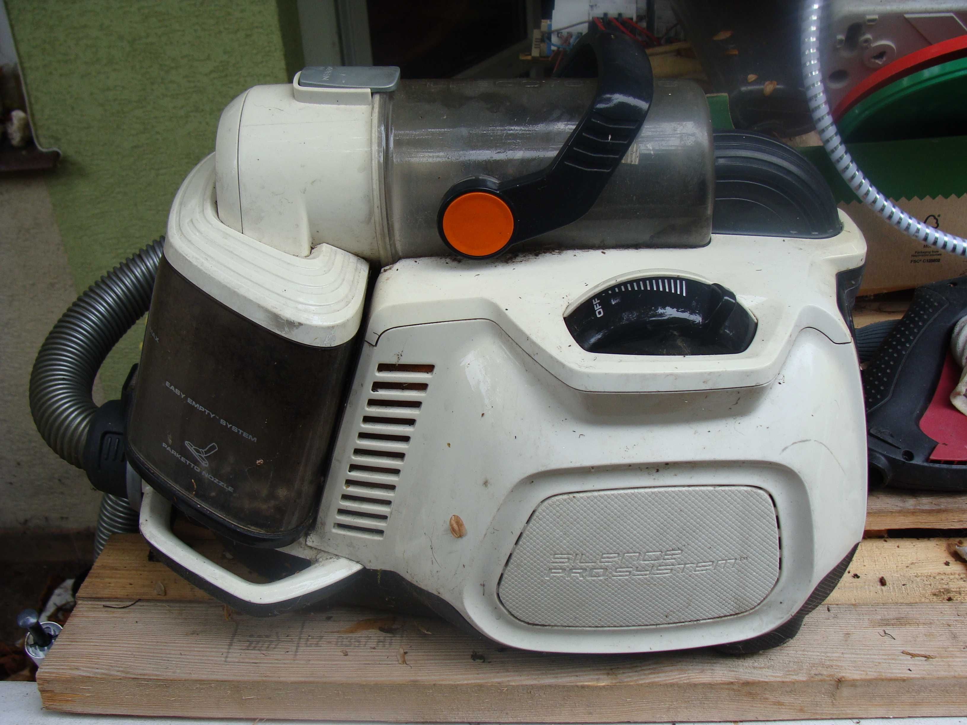 Odkurzacz bez workowy Electrolux uszkodzony (M)