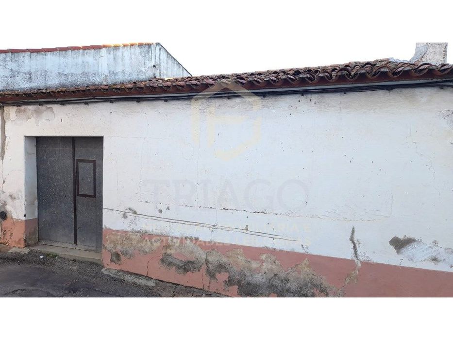 Casa com 2 Frentes para Recuperar