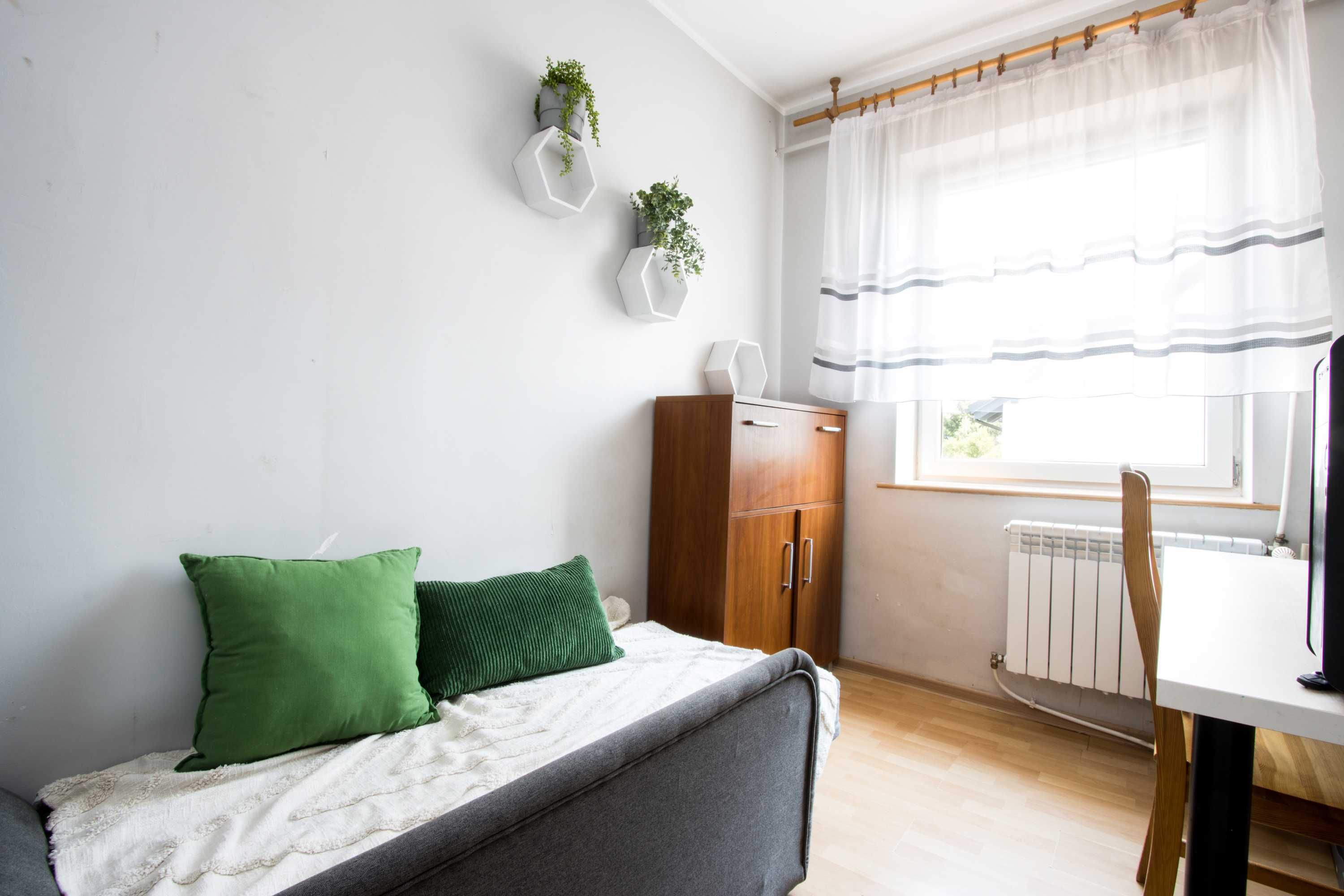 Piętro domu i część parteru 6 pokoi z ogrodem w Kiekrzu, osobny garaż
