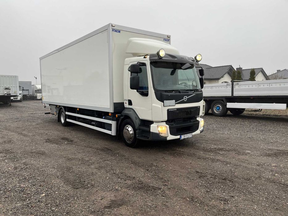 Wynajem  VOLVO FL250 izoterma z windą * Dzierżawa Volvo solówka