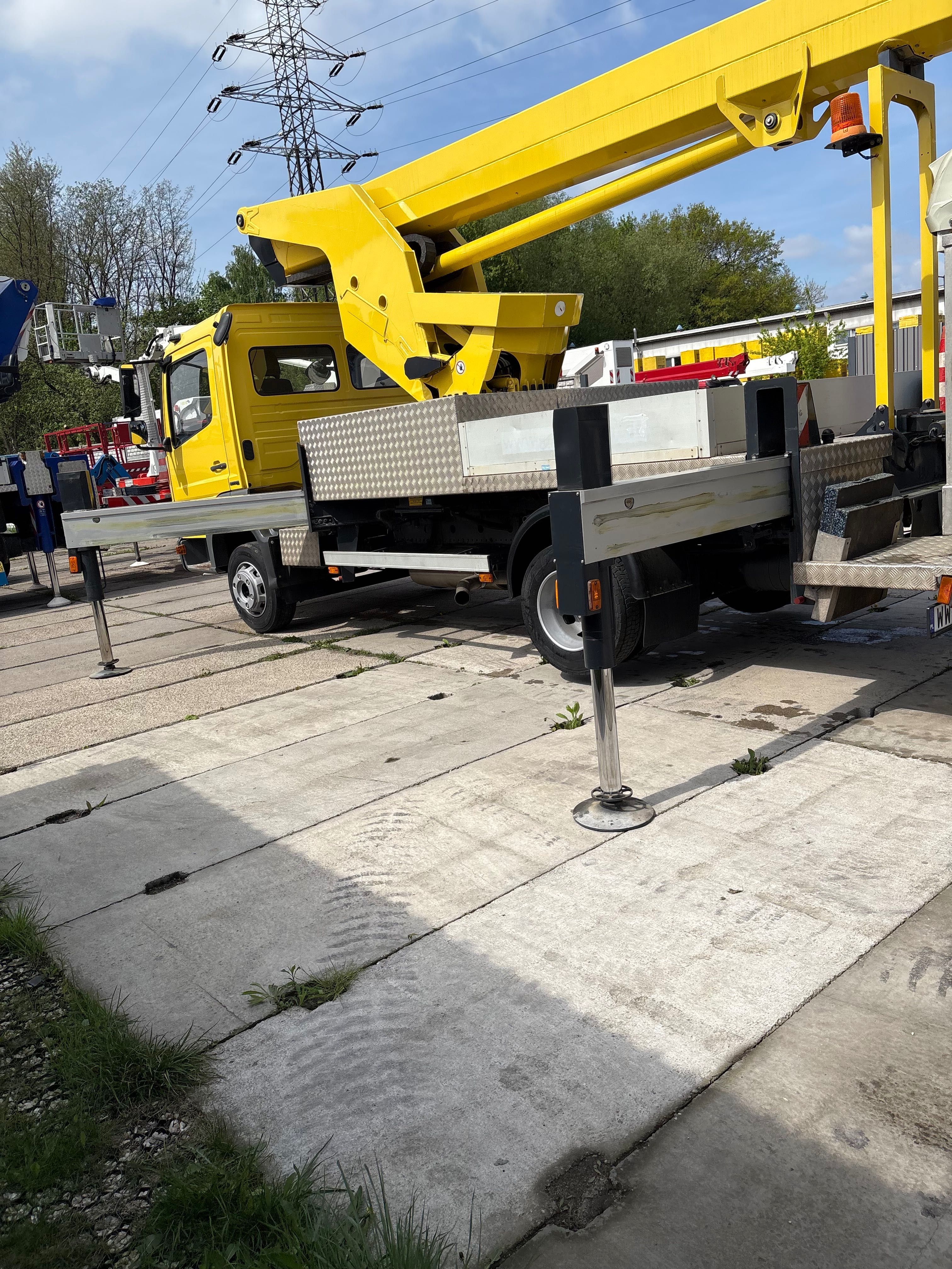 Wynajem podnośnika koszowego 27m