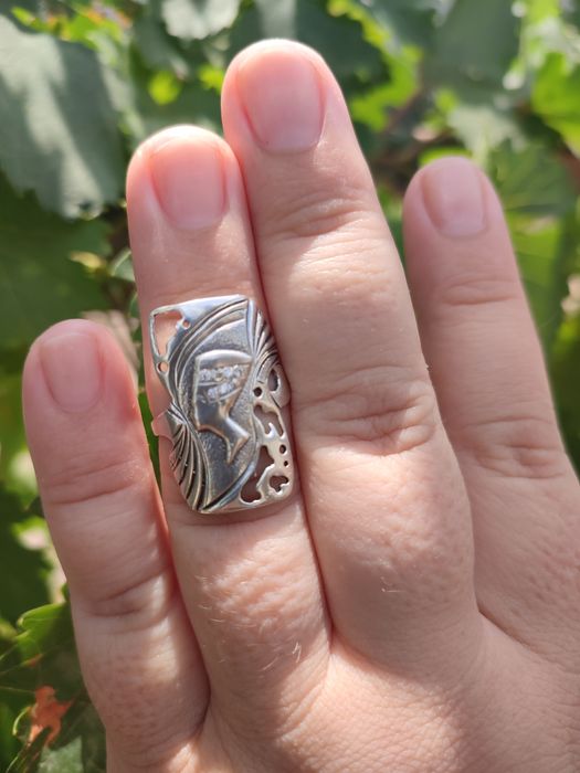 Продам срібну каблучку