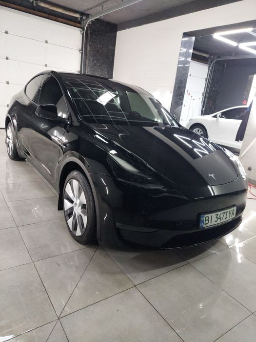 Tesla Model Y 2022 рік