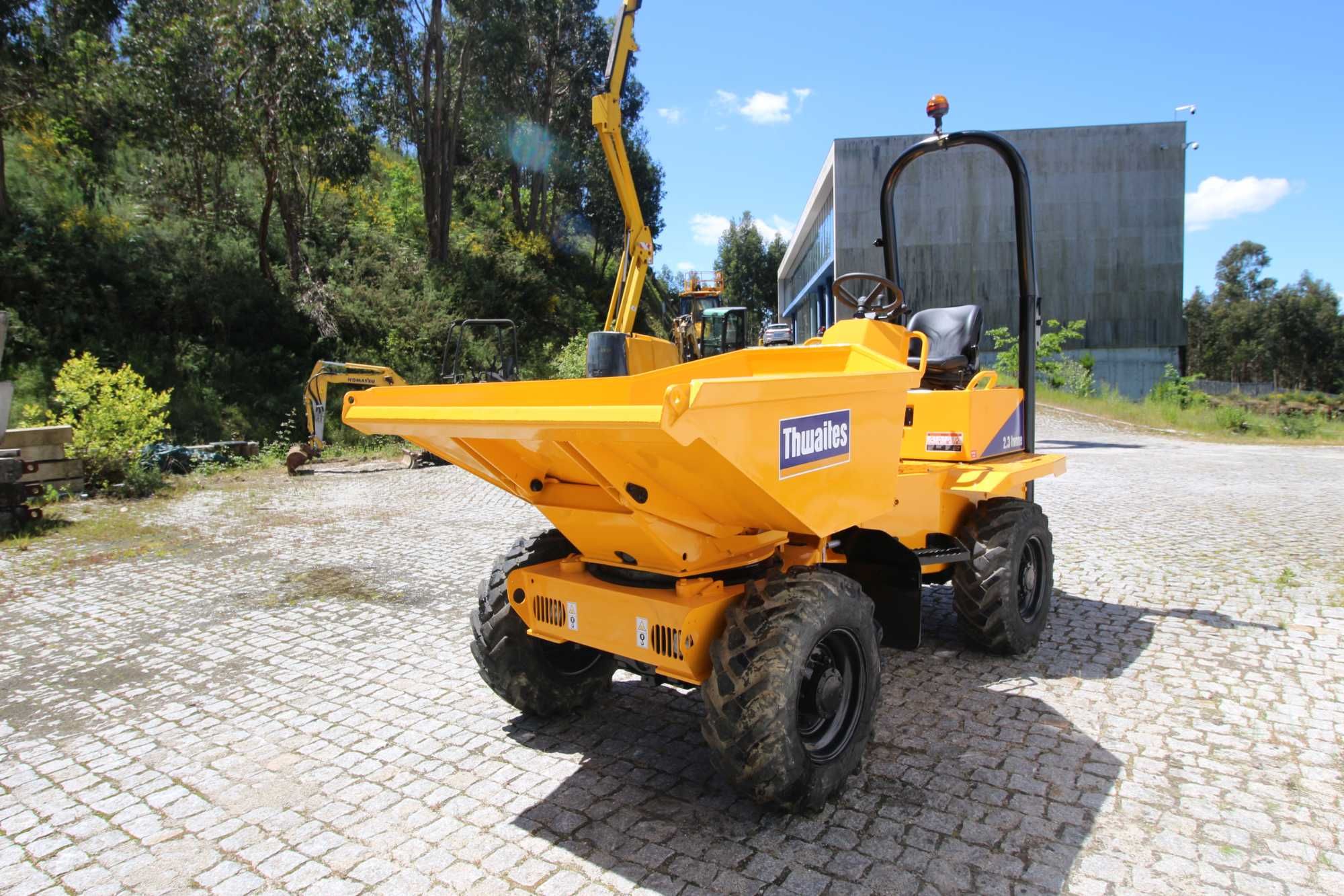 Dumper Thwaites todo terreno  4x4  2.3 toneladas (como novo)