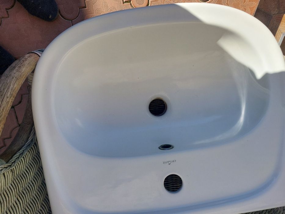 Тумбочка з умивальником