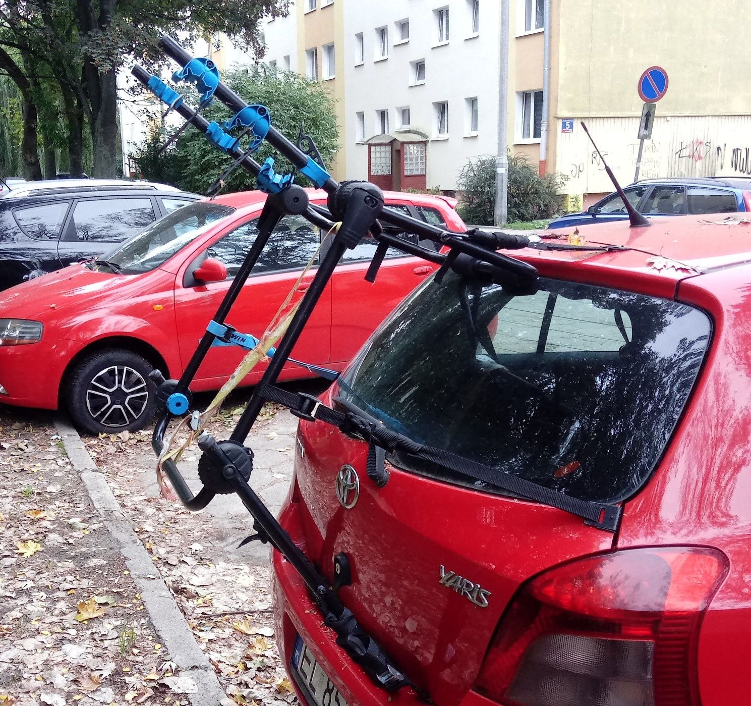 Bagażnik samochodowy na trzy rowery.