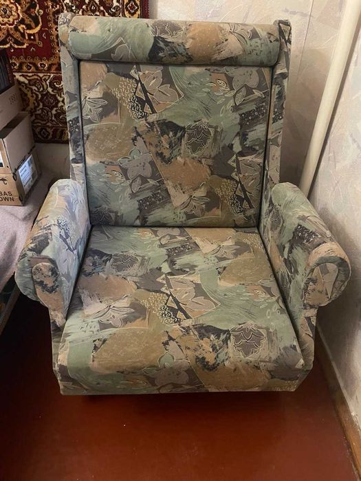 Розкладне крісло із новою обивкою