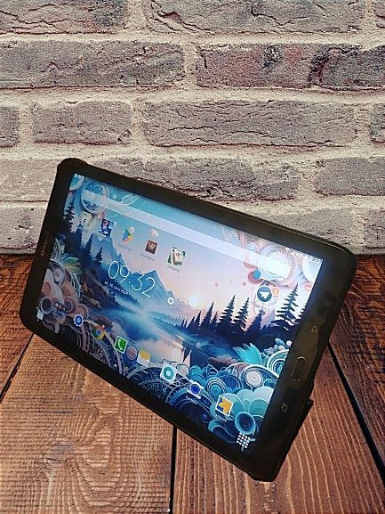 Samsung Galaxy Tab E SM-T561, екран 9.6, ОЗУ 1,5 Гб, 3G +карта пам'яті
