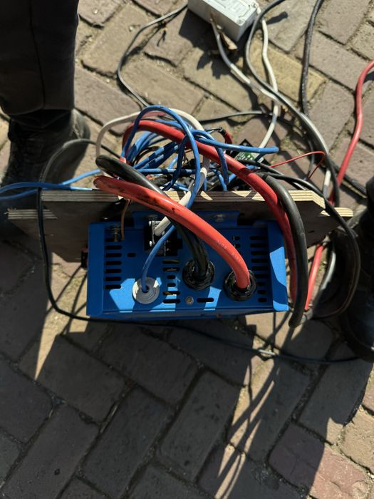 Інвертор viktron energy 12/1600v + акомулятор