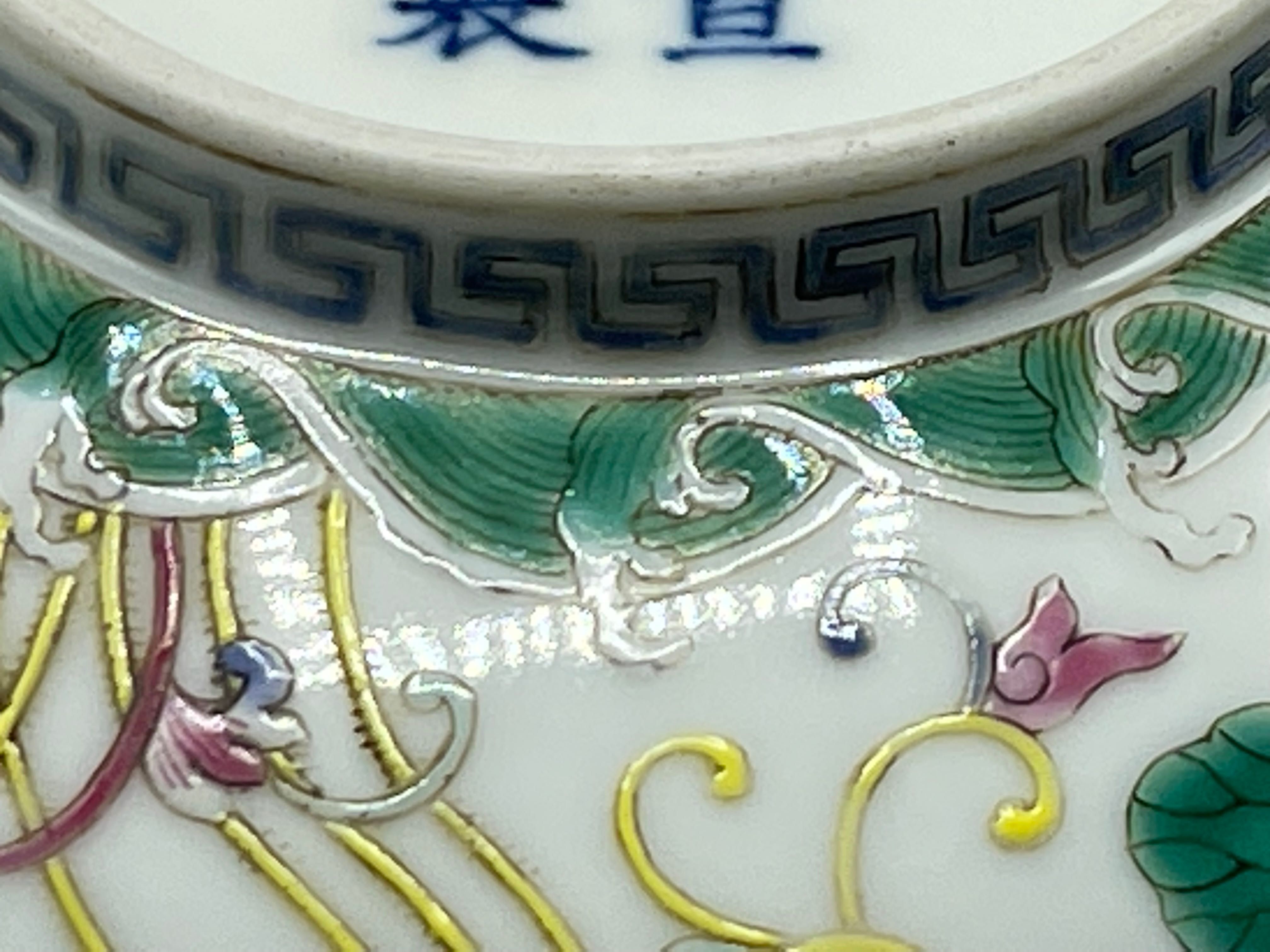 Taça em porcelana chinesa dinastia Qing