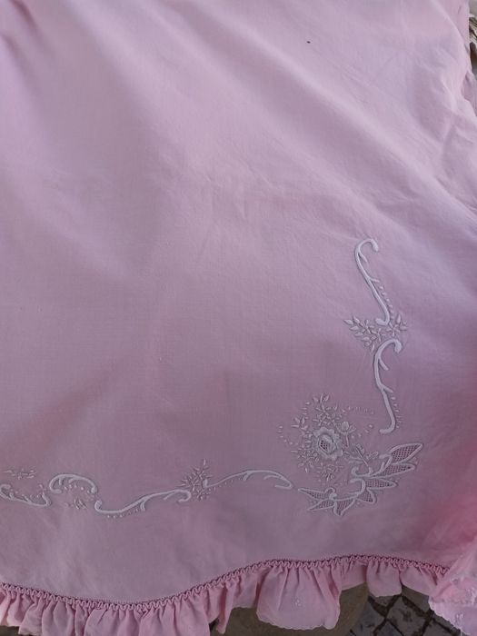 Lençol  rosa bordado a crivo