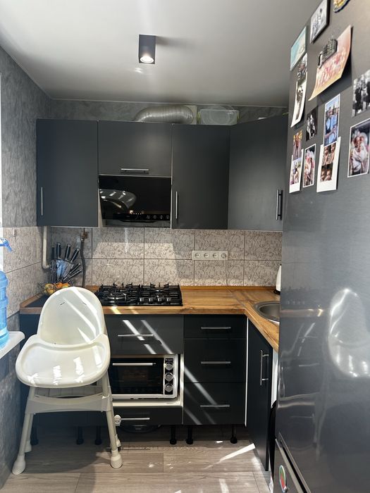 Продам 2к кв центр з меблями та технікою antonina