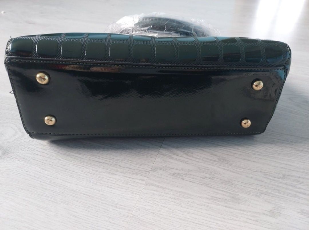 Torebka portfel etui ciemnozielona damska
elegancka trzyczęściowa