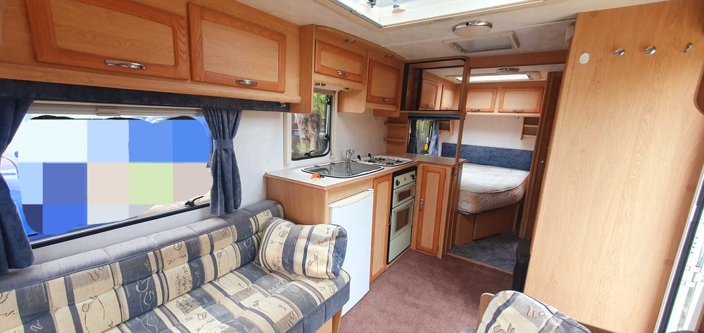 Ladna Przyczepa kempingowa 4 osobowa z sypialnia Elddis Riviera