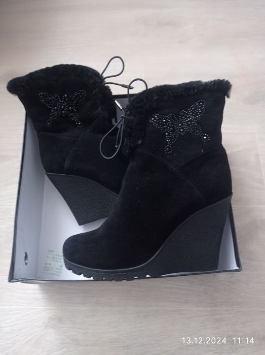 Замшевые ботинки