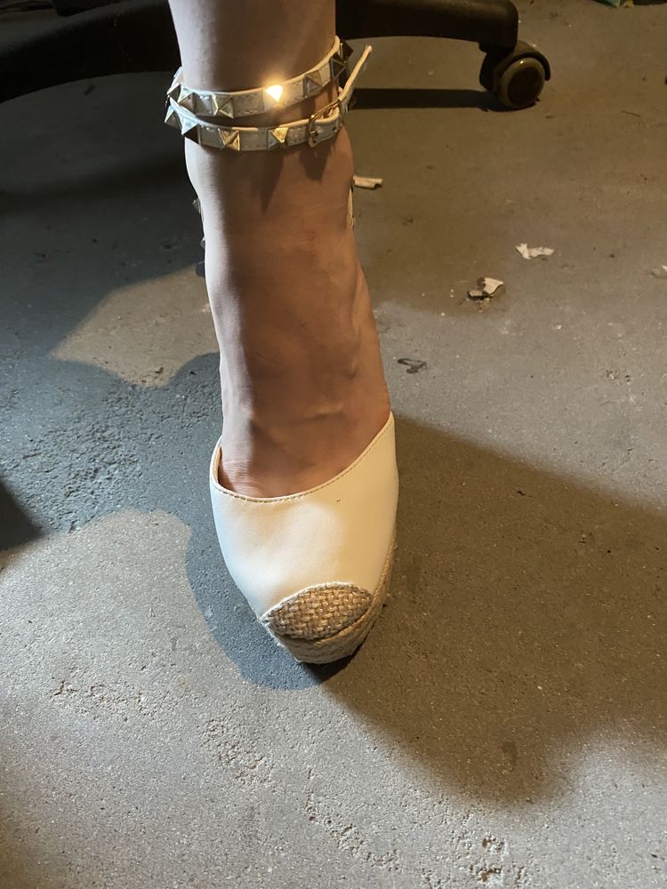 Buty na koturnie