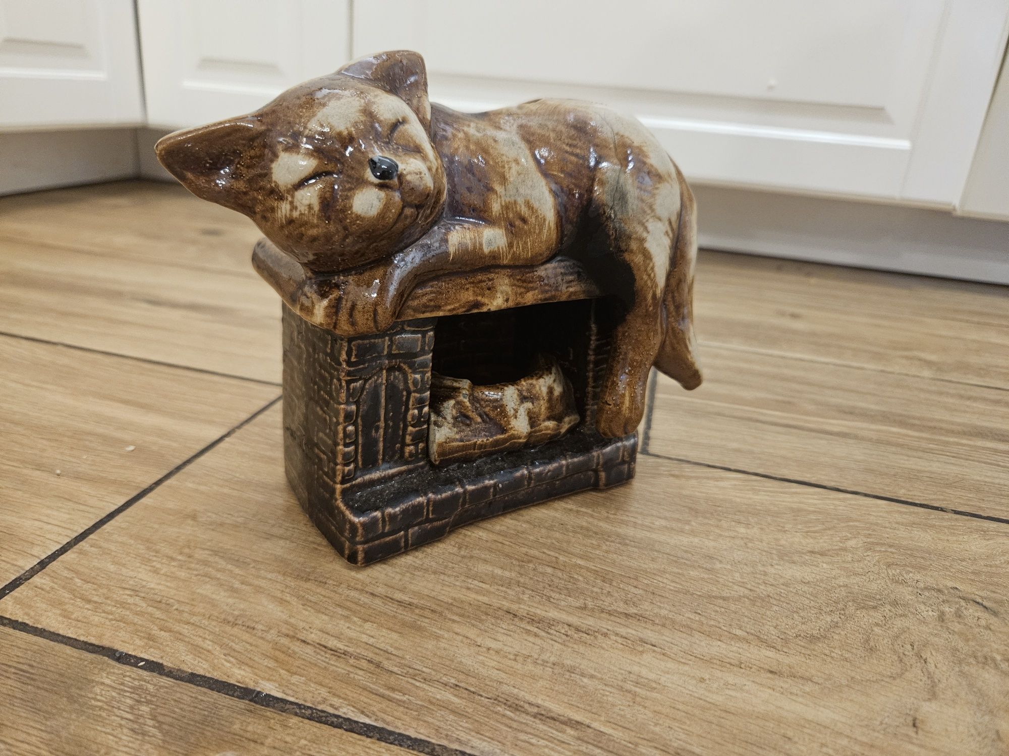 Kot figurka prl porcelana kominek podgrzewacz do olejków