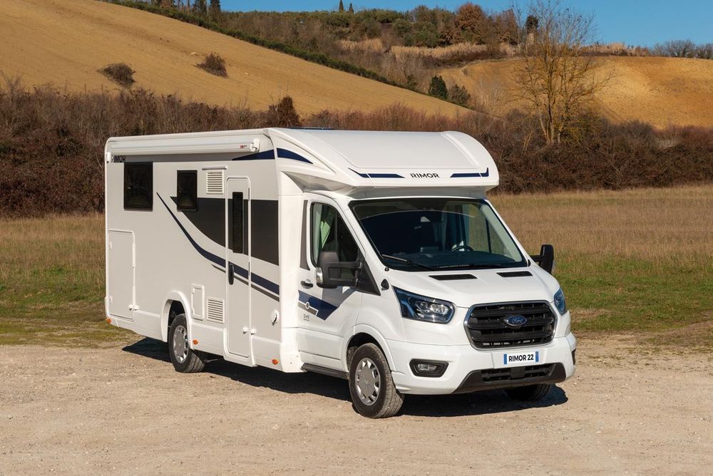 KAMPER z doposażeniem Półintegra 5 osobowy Rimor 95 PLUS Ford 2022