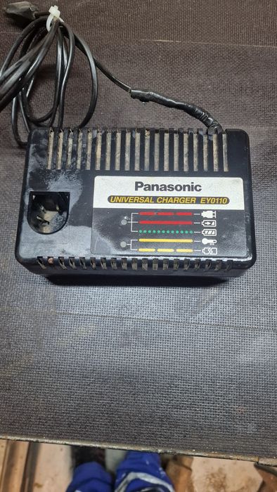 Ładowarka  Panasonic EY0110