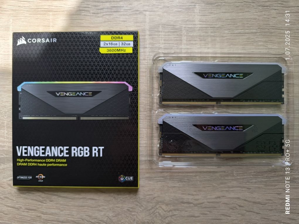 Pamięć RAM RGB DDR4 32GB (2x16) 3600 CL16  Corsair Vengeance RT